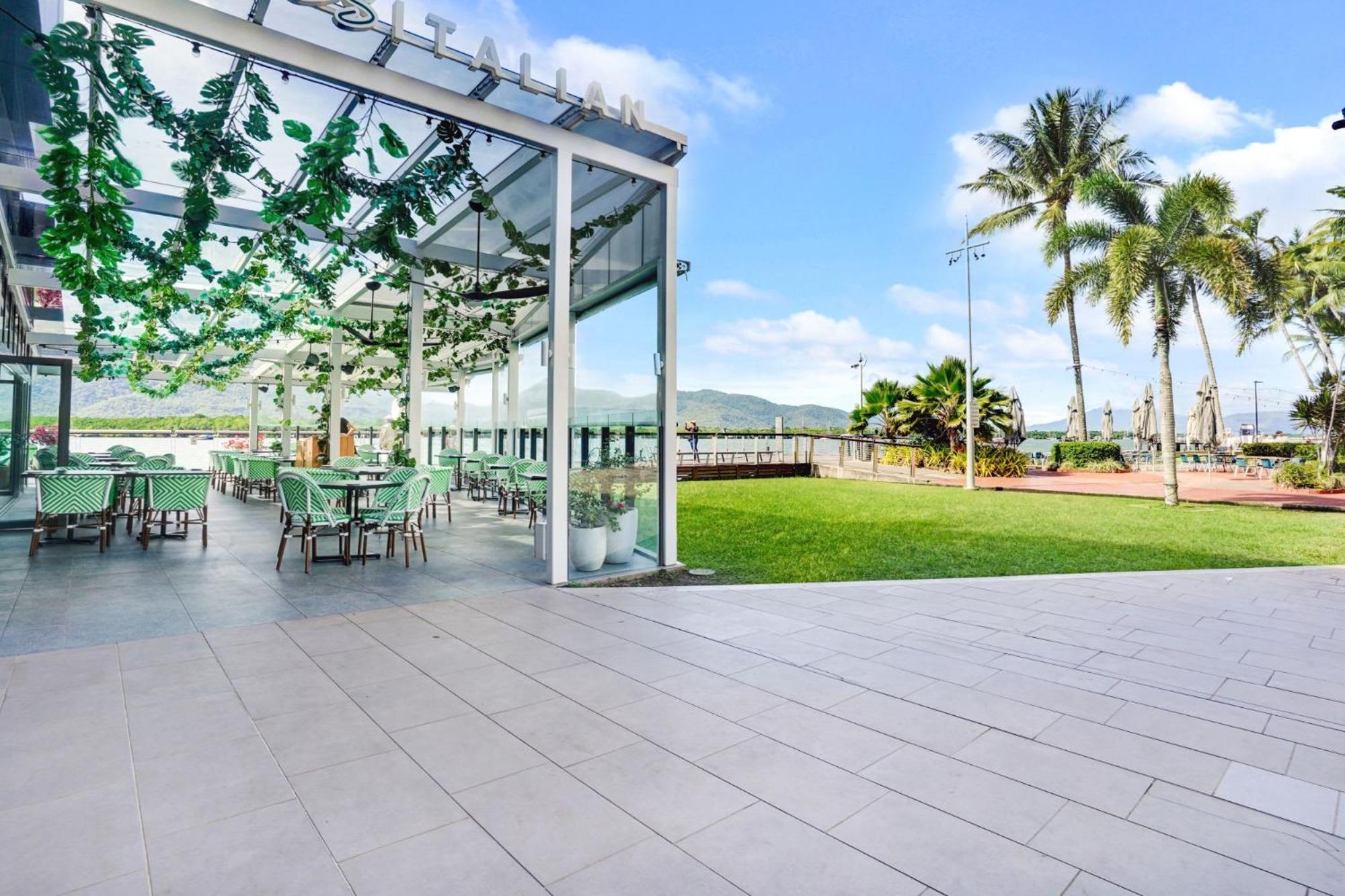 602 Harbour Lights With Ocean Views Hotel Cairns Ruang foto