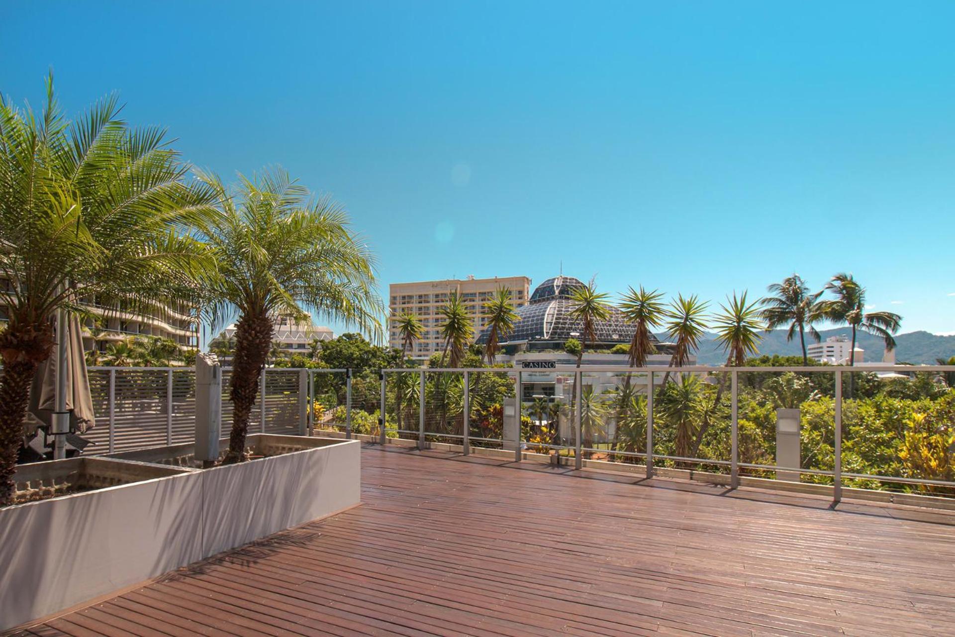 602 Harbour Lights With Ocean Views Hotel Cairns Ruang foto